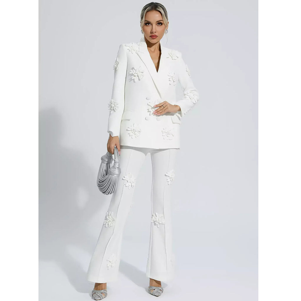 Costume de femme moyen et élégant