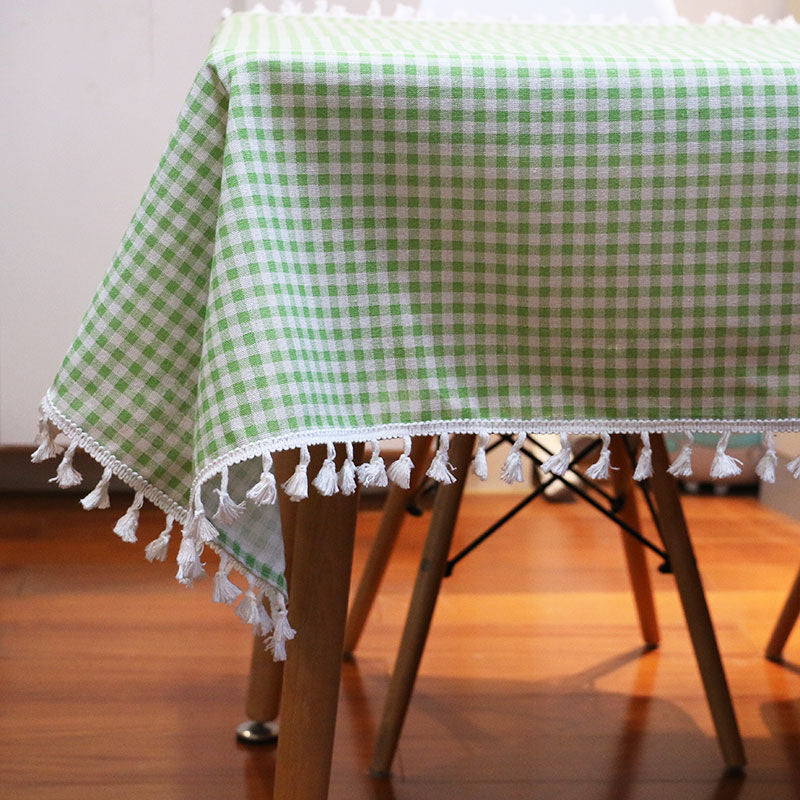 Peintre à huile rétro utilisant une nappe carrée