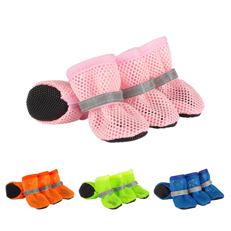 On ne peut pas se débarrasser des bottes de protection des chiots