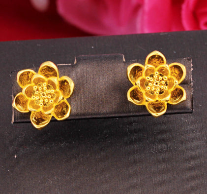 Boucles d'oreilles à goujons de fleurs revêtues d'électroplaqué