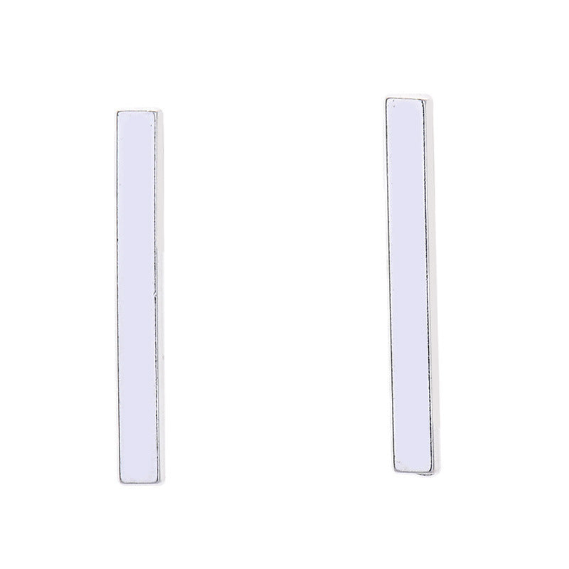 Boucles d'oreilles à barre unique Minimalist personnalisées Chic et Mini pour les femmes