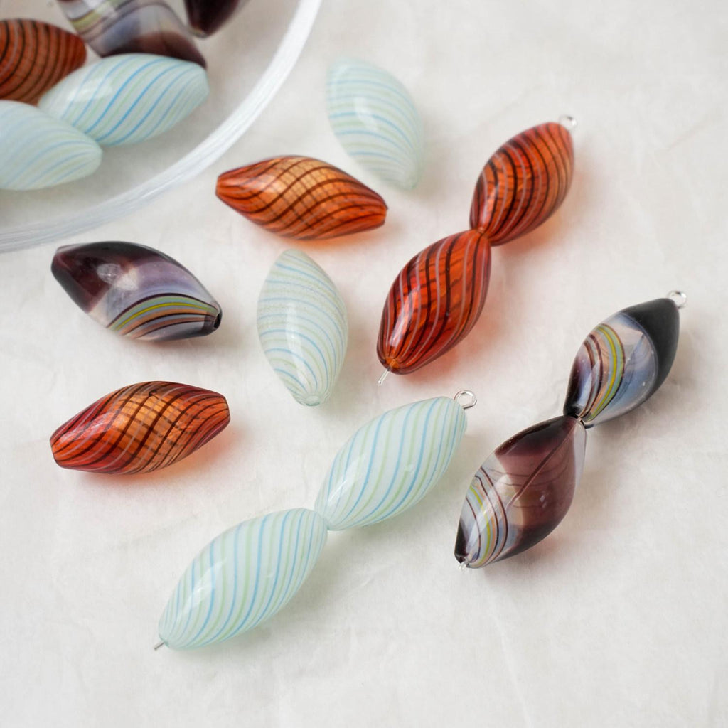 Perles creuses ovales à rayures de verre