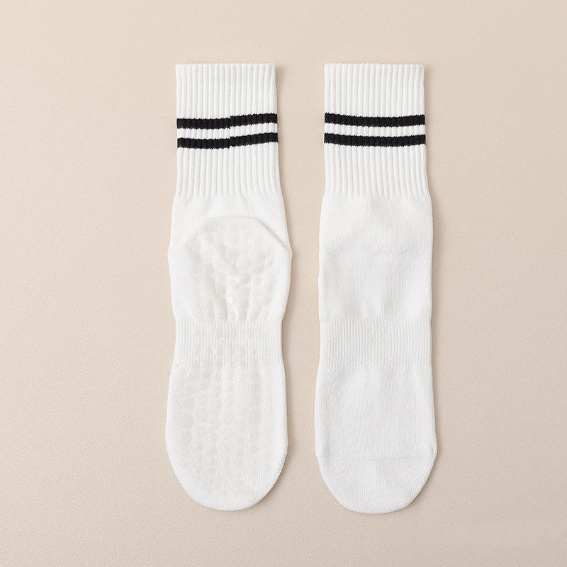 Pilates Chaussettes d'exercice avec une serviette à l'appui
