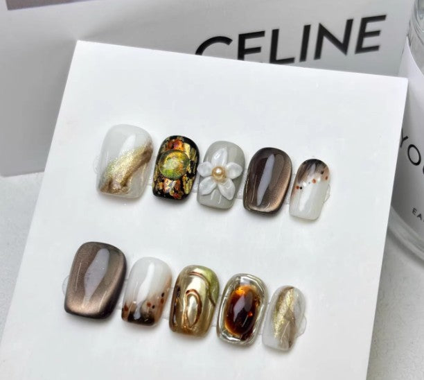 Conseils d'art sur les ongles perforés en 3D faits à la main