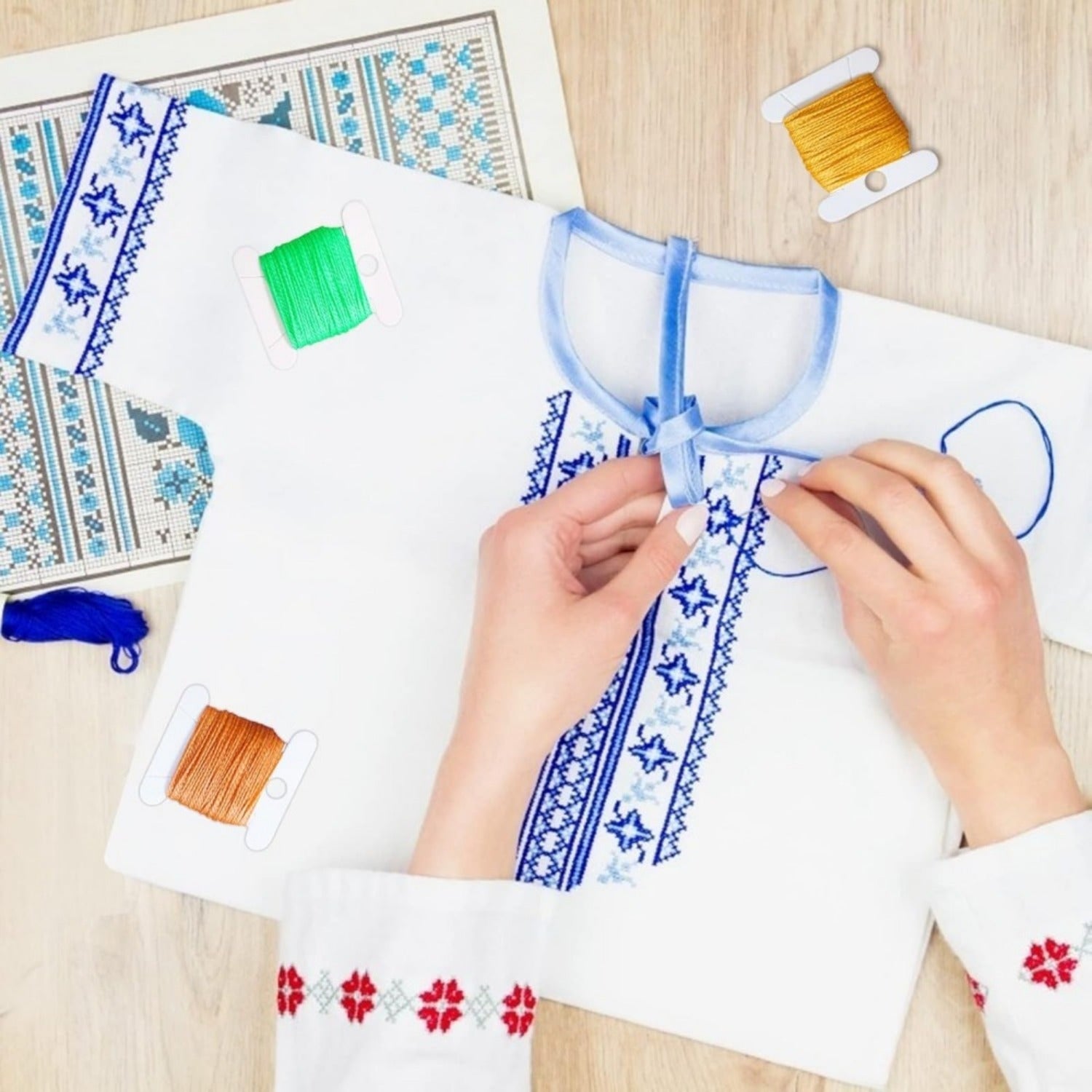 Set d'organisateur de fil de broderie de 120 pièces avec boîte de rangement