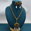 Stud d'oreille de collier de perles en verre incrusté