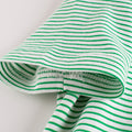 Vêtements de bébé rayés