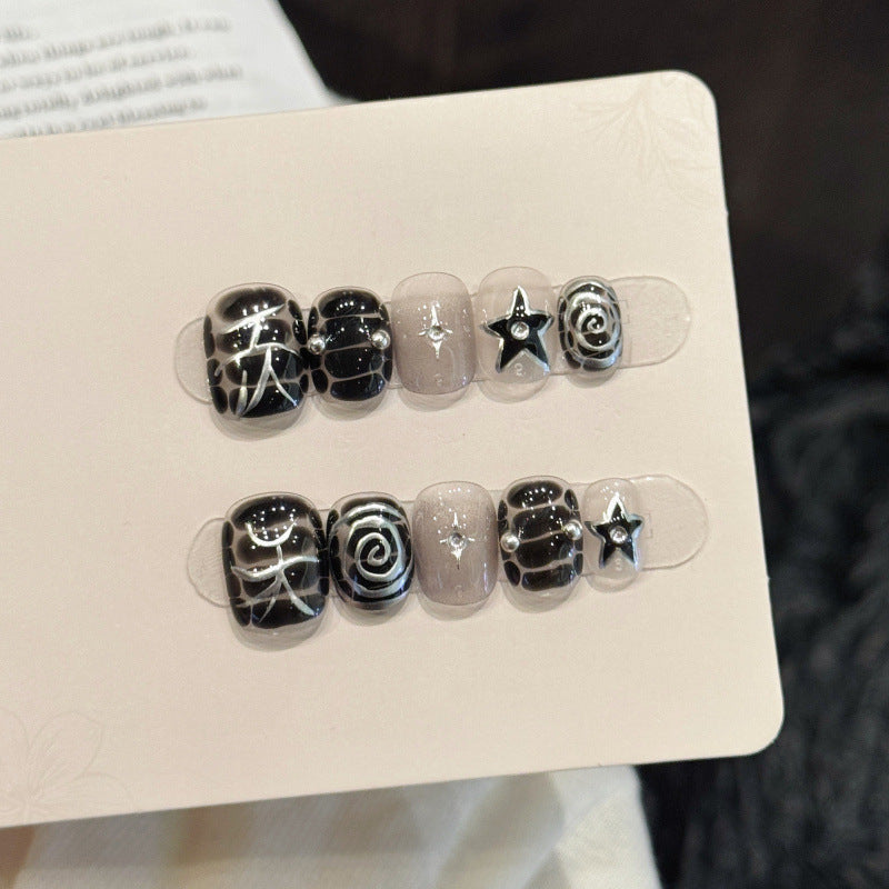 Doucement cool et épicé style Tomboy peint à la main Niche haut de gamme flottant Conseils d'ongle portable