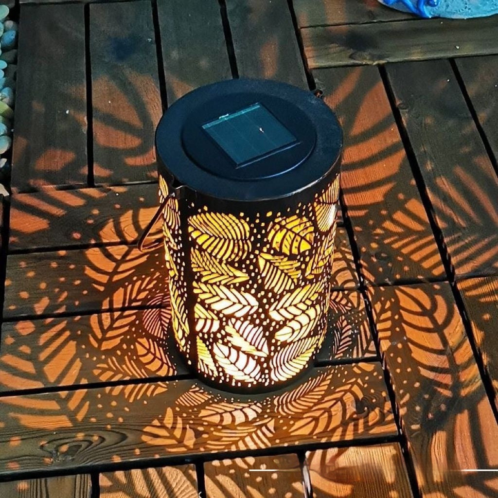 Retro Solar Lantern Iron Hollow Storm Lantern Courtyard Décoration Bureau Lampe Jardin Projec