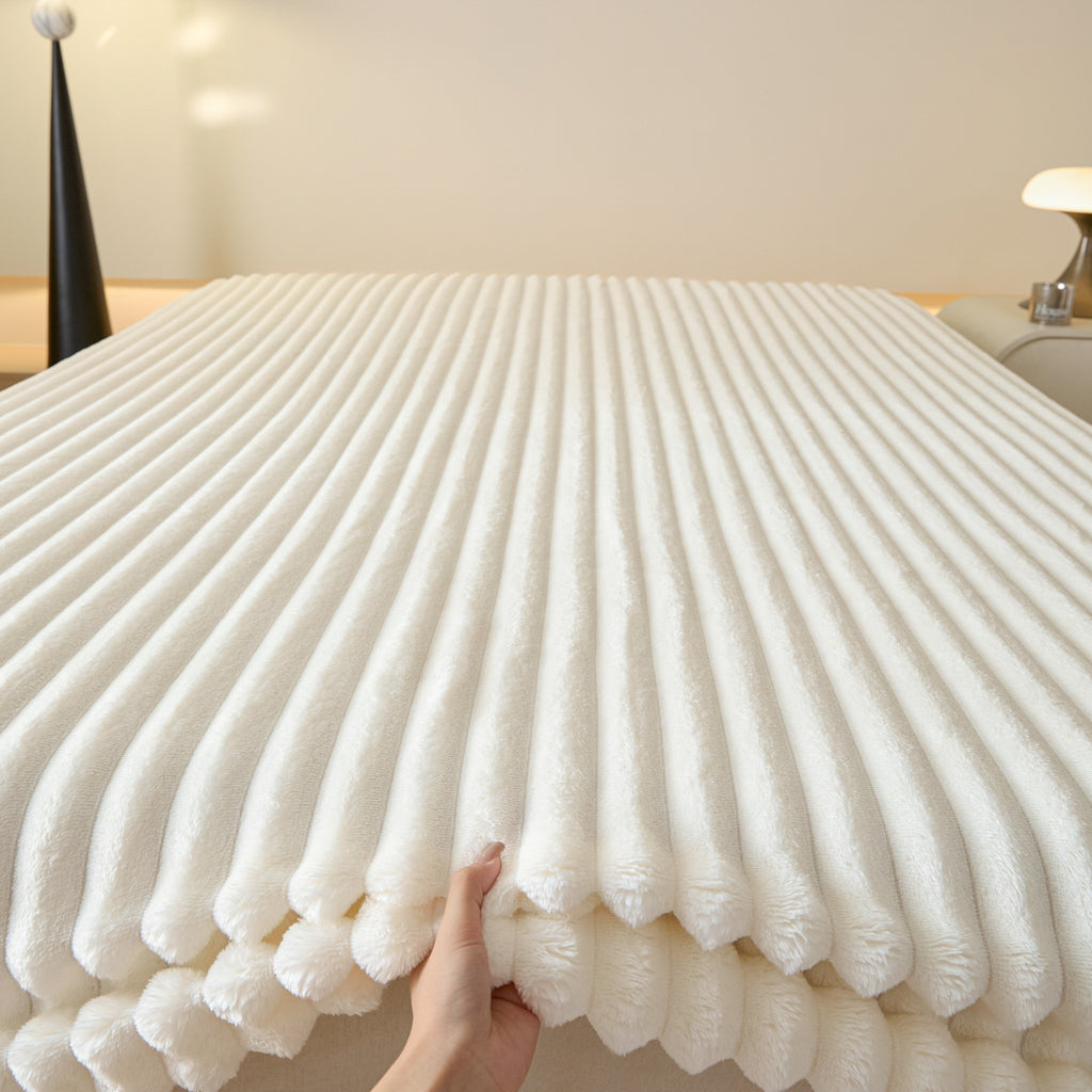 Fleece-lined bed sheet