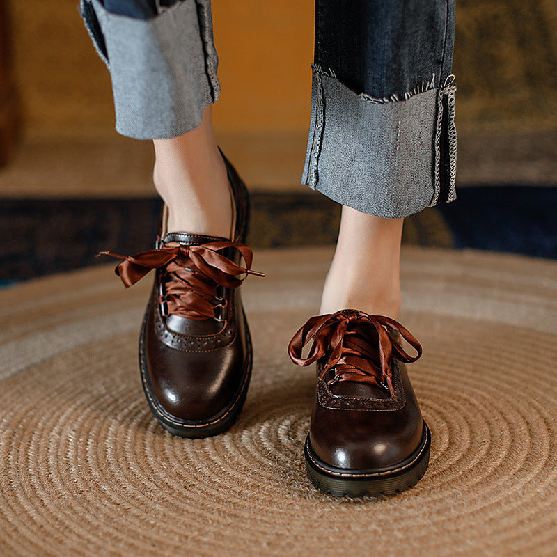 Femmes Rétro en soie Dentelle-Up Chunky-Heel Pompes