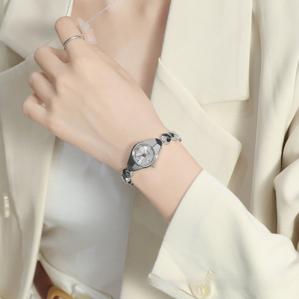 Montre en alliage femme élégante et minimaliste