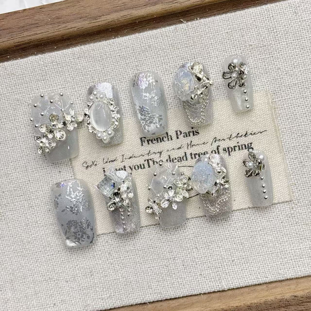 Silver Ice Flower Cat Eye Practical tips for wearing nail art