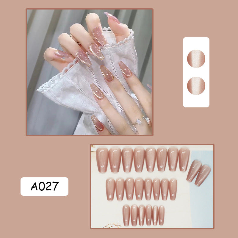 Série d'oeil de chat porter des ongles d'été