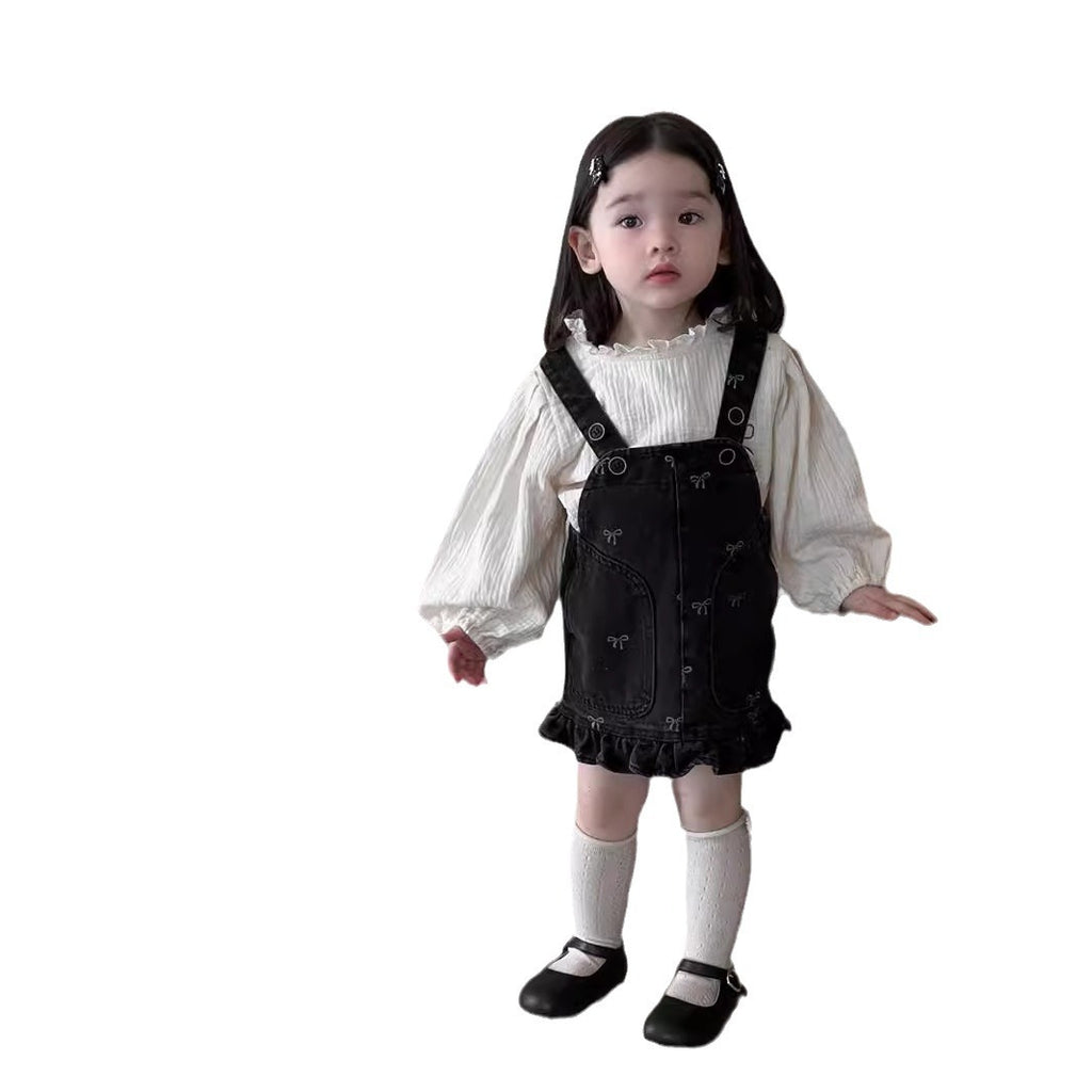 Chemise à poupée à manches lanterne avec une robe de suspension denim