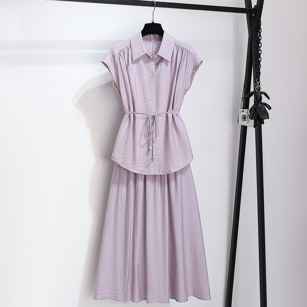 Blouse sans manches Tencel associée à une jupe