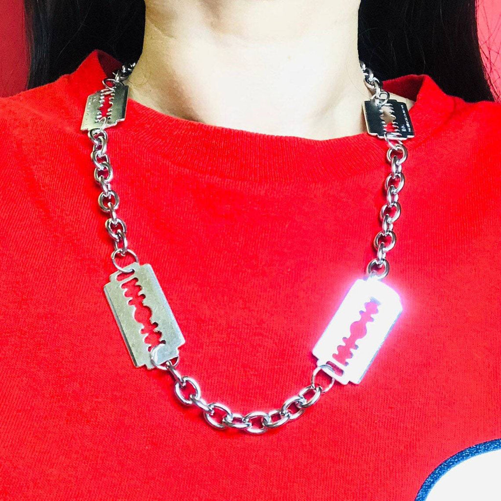 Collier de lame d'épine Lame de vent noir froid