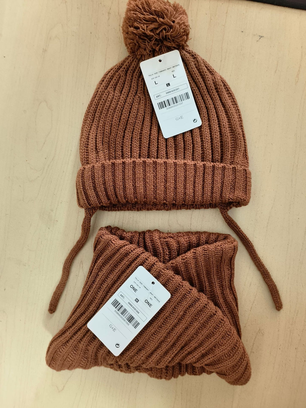 Fausse boule de fourrure décoratif bébé tricoté chapeau en laine tricoté écharpe tricoté ensemble deux-pièces