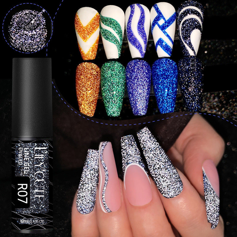 Gel d'ongle avec une finition brossée et des paillettes réfléchissantes