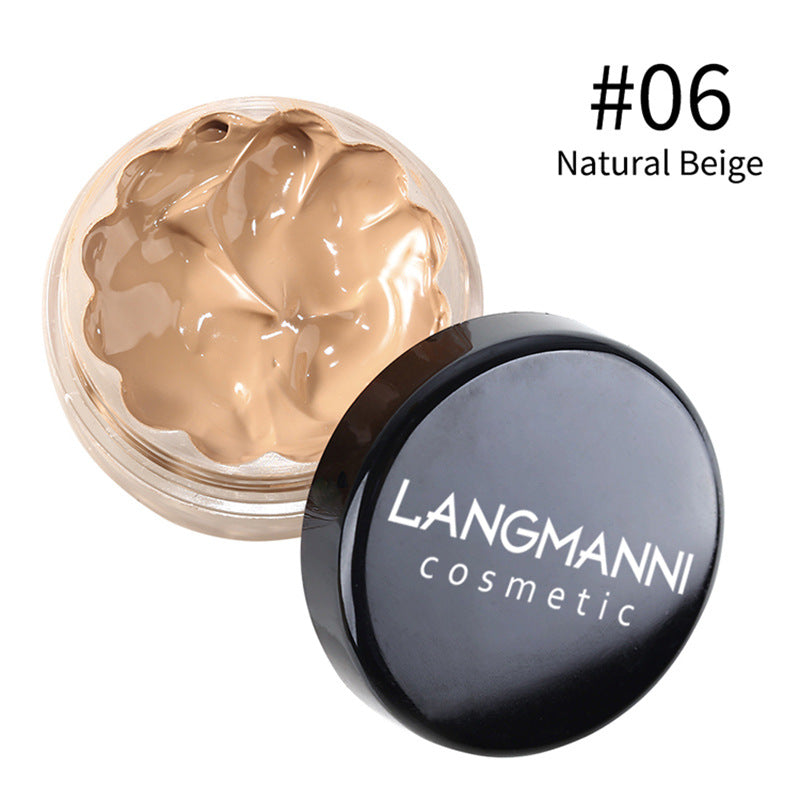 Fondation dans 12 nuances disponibles pour le maquillage