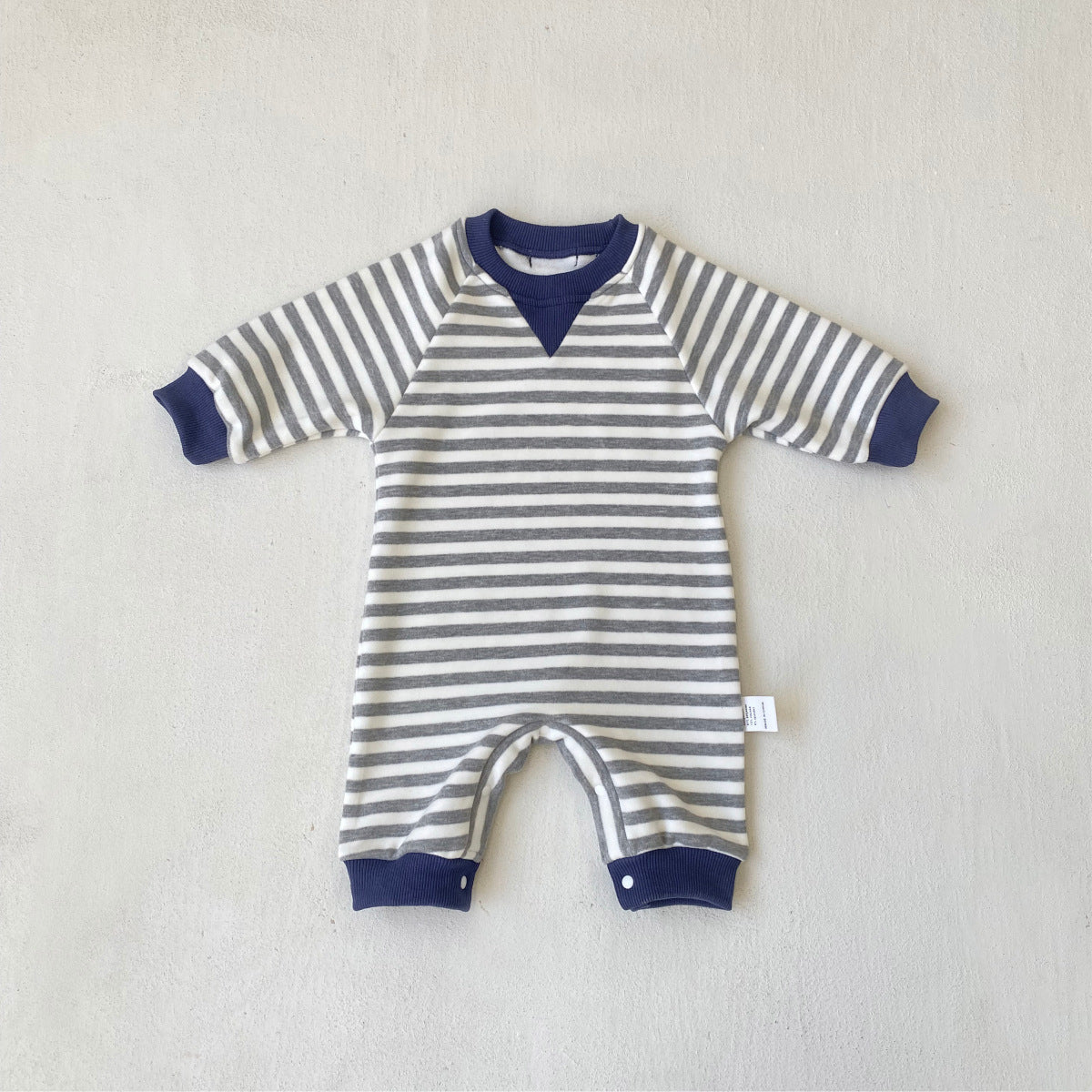 Design à rayures pour bébé en polaire d'hiver