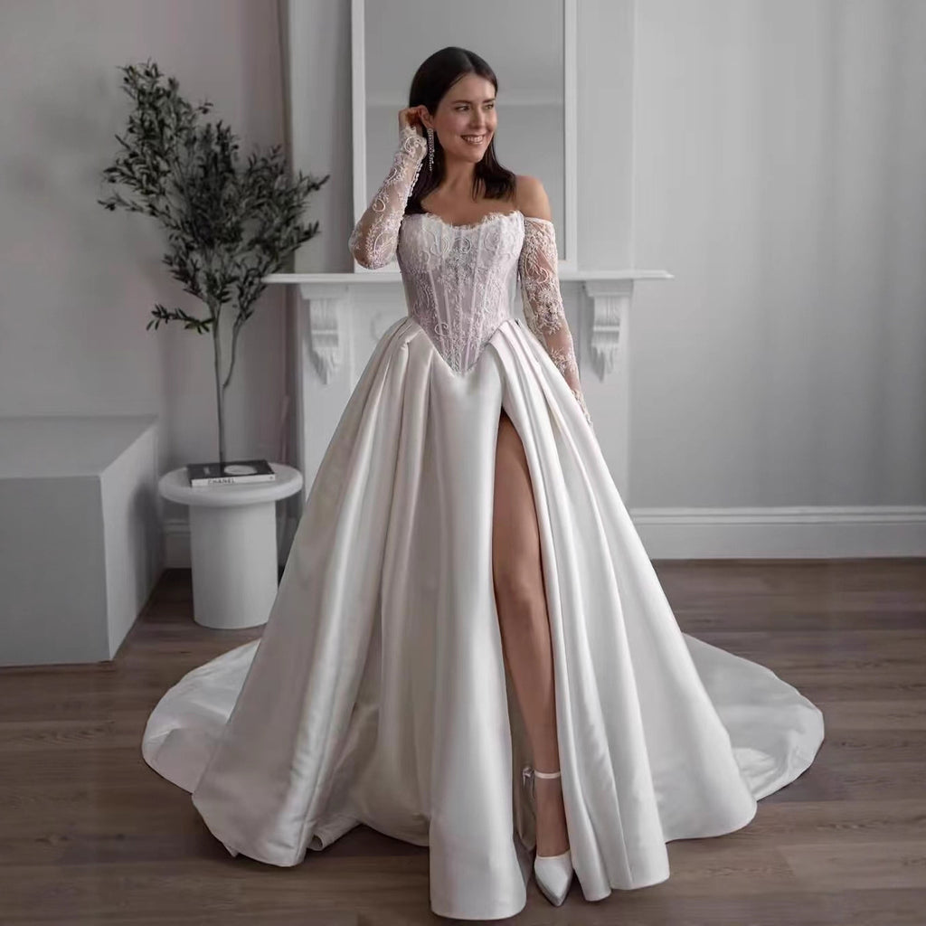 Robe de mariée à manches longues en dentelle à une épaule