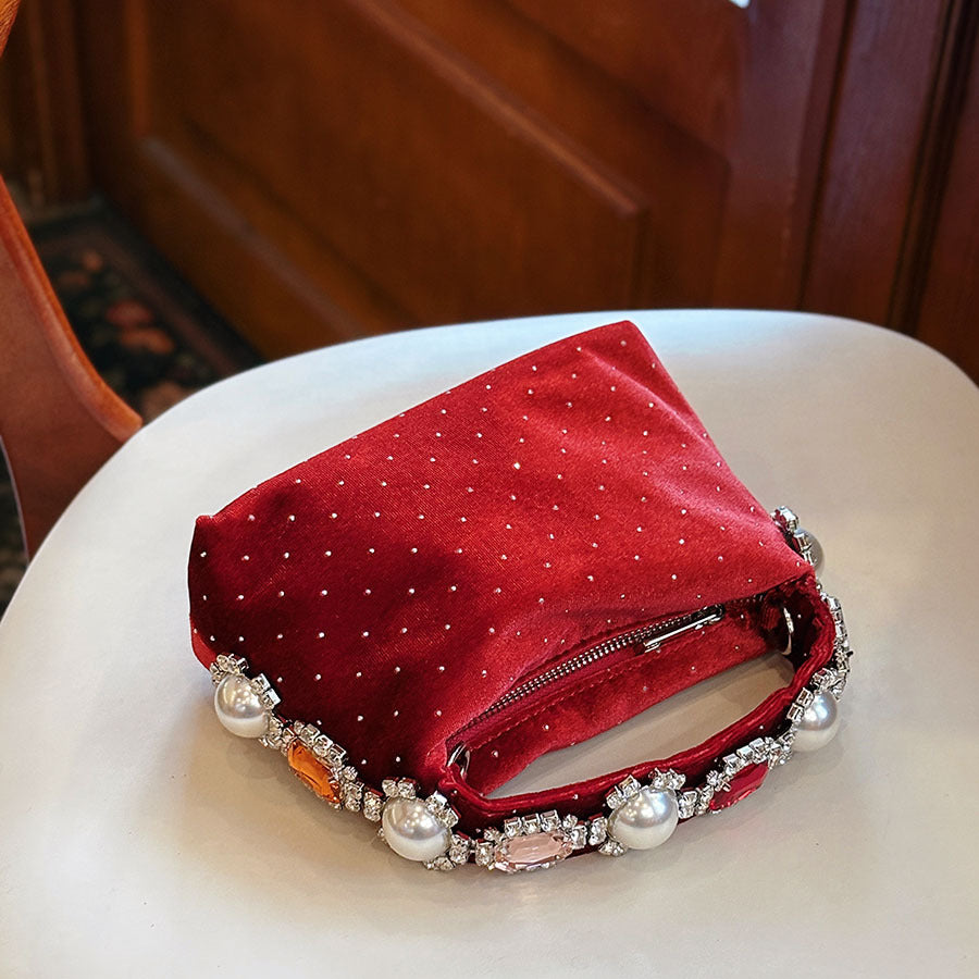 Perle opulente à pois et sac d'oreiller carré en strass style Chanel