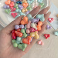 Perles acryliques du coeur irisées
