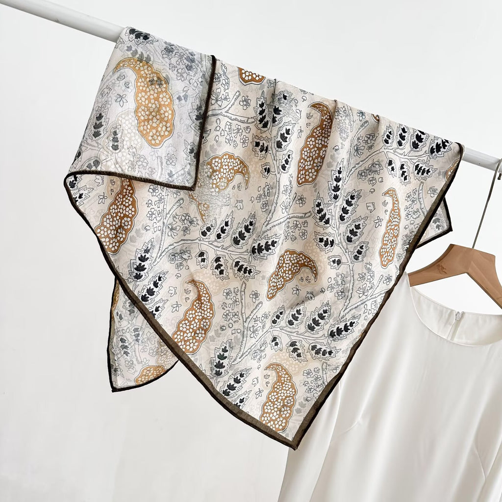 Vieille écharpe de cou pour femmes printemps et automne