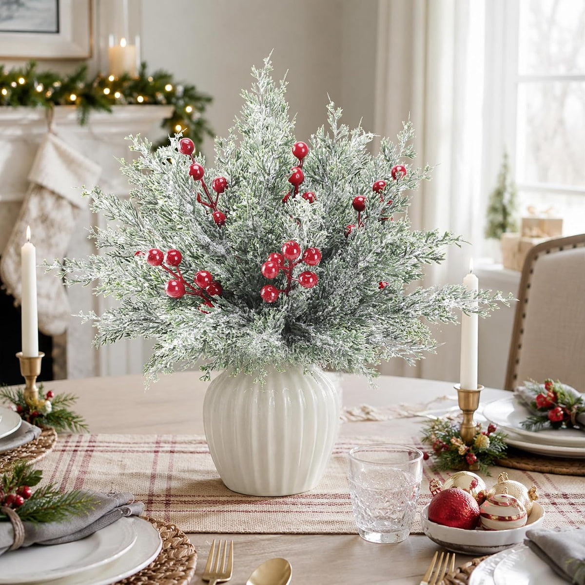 Branches artificielles de Noël Neige Norfolk Pine 35 PCS avec des tiges de baies rouges
