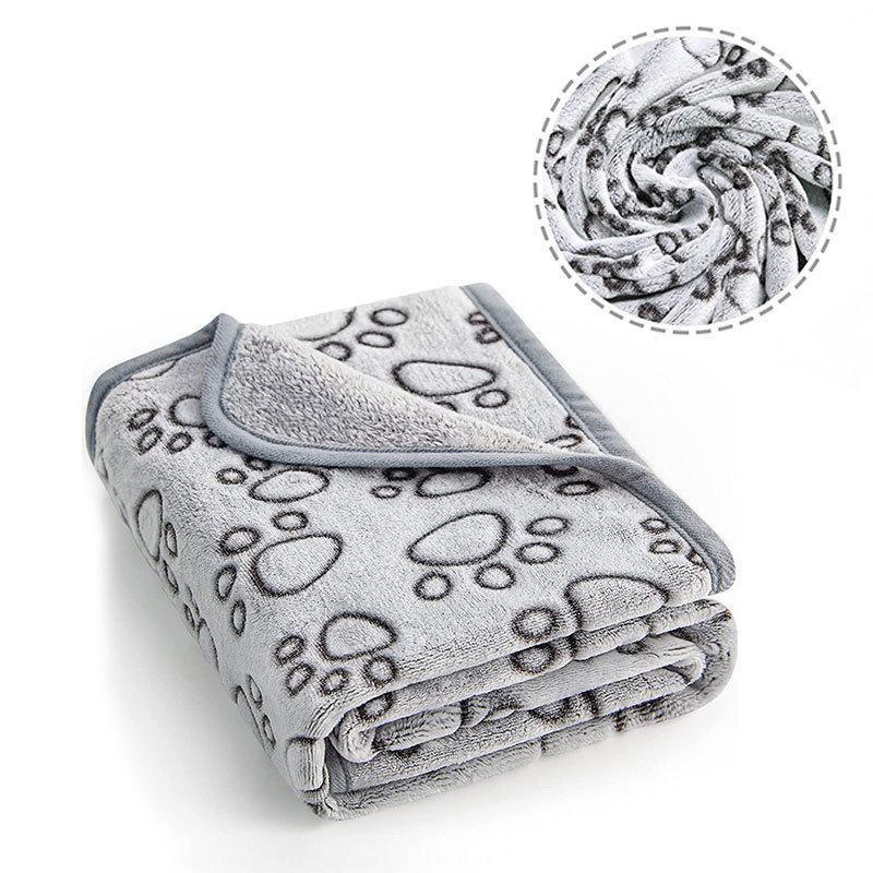 Caractéristiques Un motif floral percé et un design d'impression de pattes