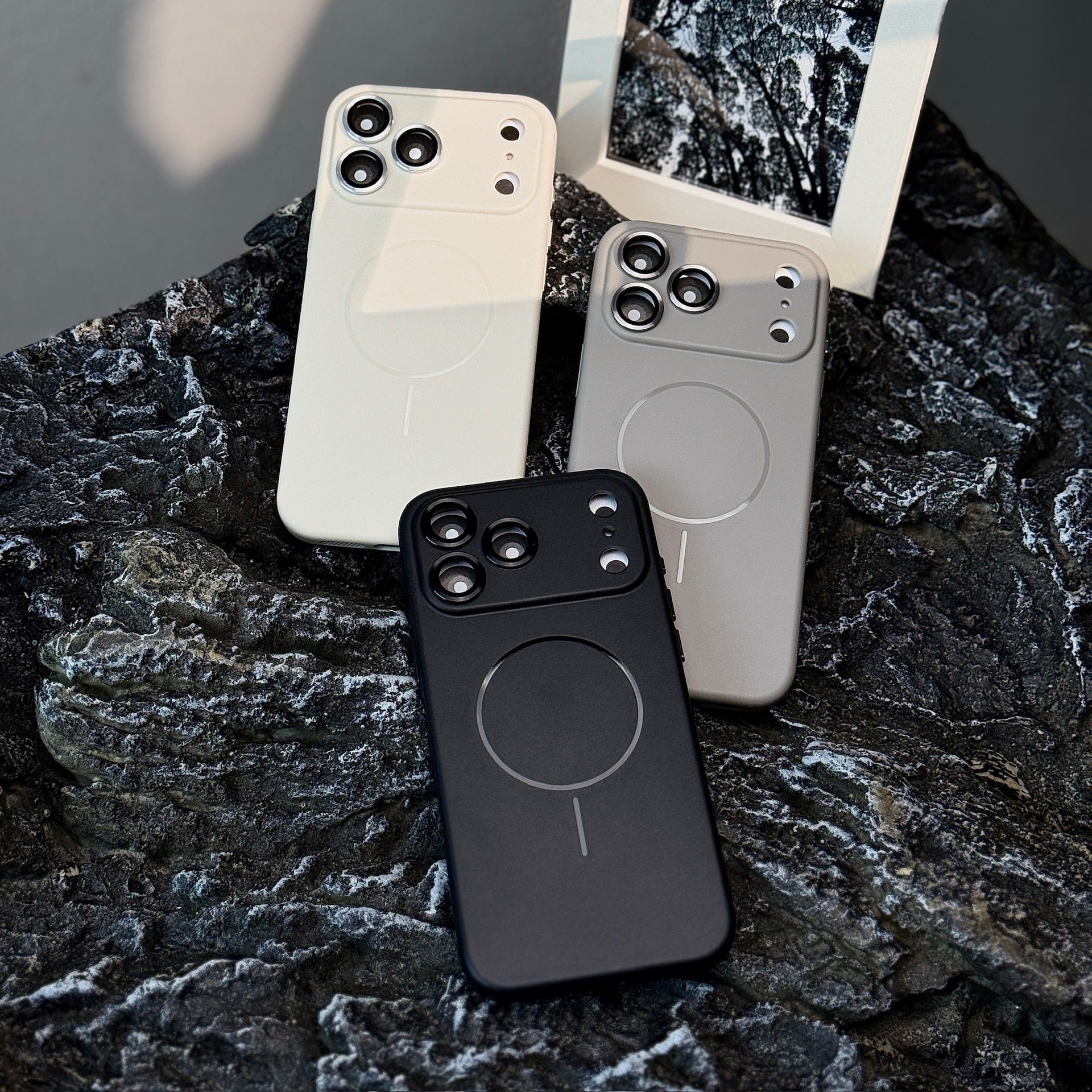Skin Frosted Feeling Magnetic Suction Telephone Case Protecteur Lens All-inclusive Drop-resista