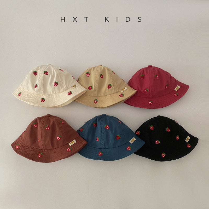 Chapeau de soleil en dentelle à motifs fraises