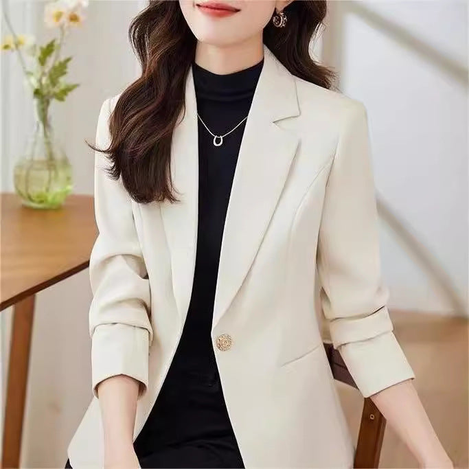 Blazer préppy-chic polyvalent pour petites cadres