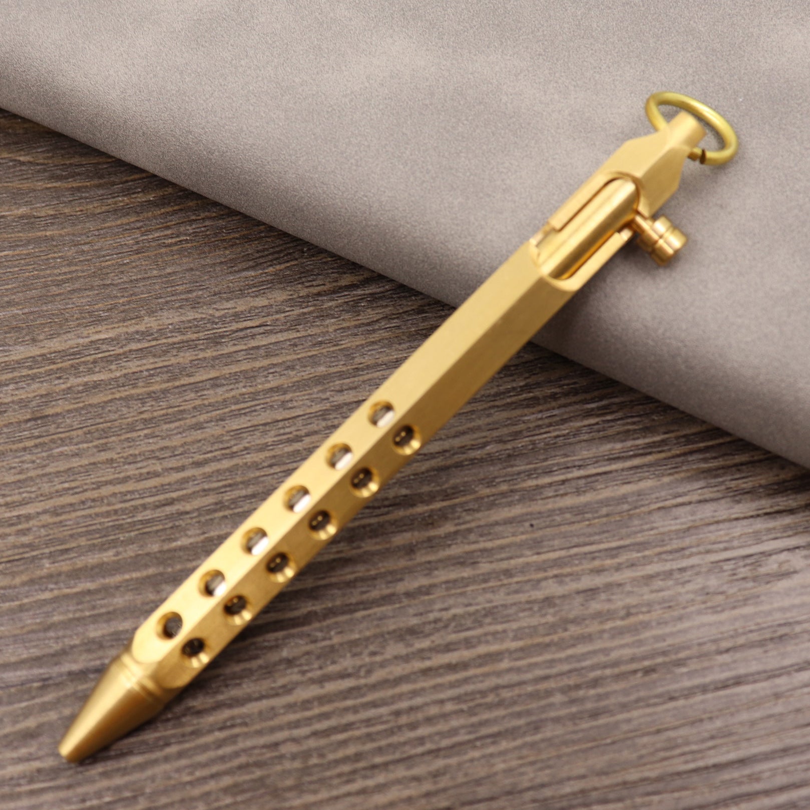 Stylo tactique en métal de type bolt en cuivre pur rétro