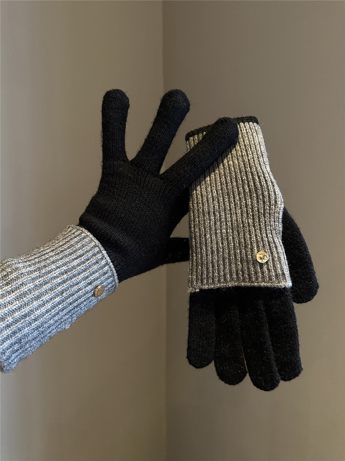 Gants en laine tricotée à double usage dans le style Maillard