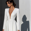 Simple Deep-V Manches longues Satin Gown de mariée Élégante cathédrale Train de qualité luxueuse