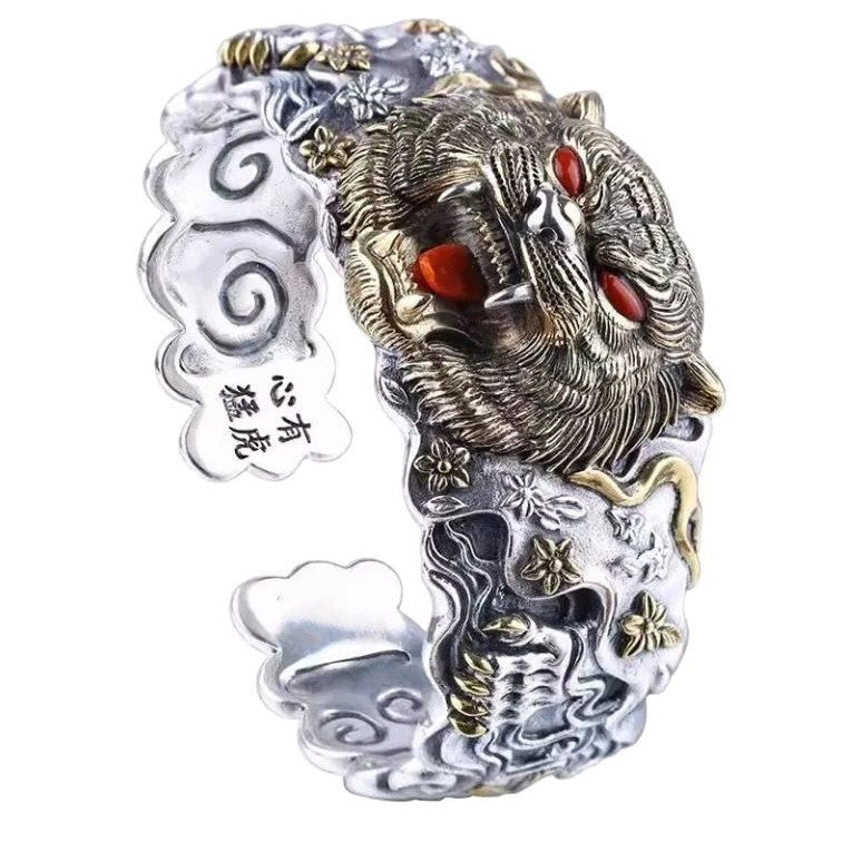 Bracelet à tête de tigre tendance avec une vibration de commandement distinctive