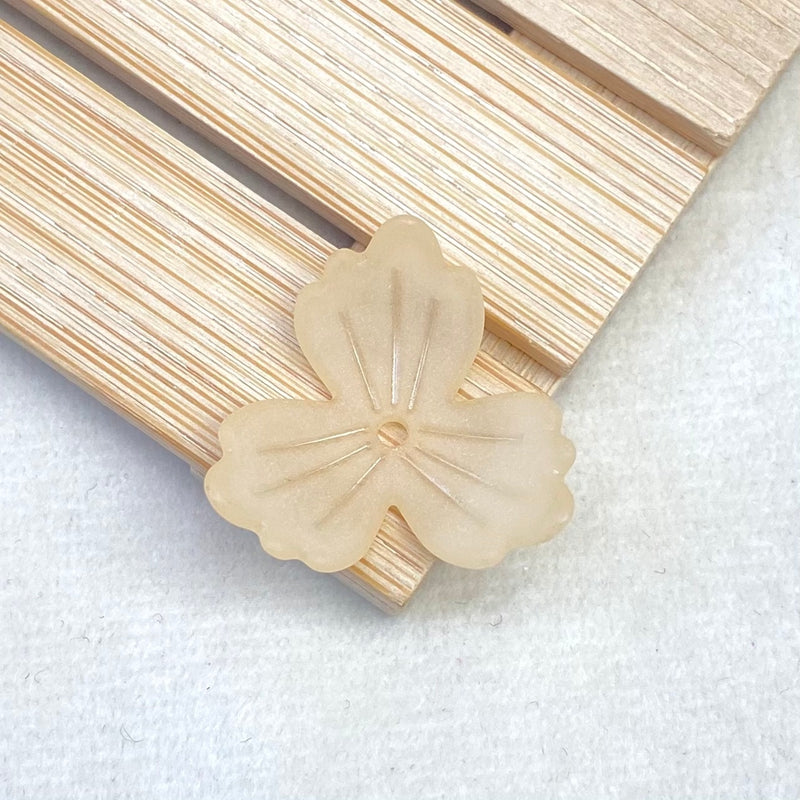 Perles de fleurs acryliques 3-Petal givrées