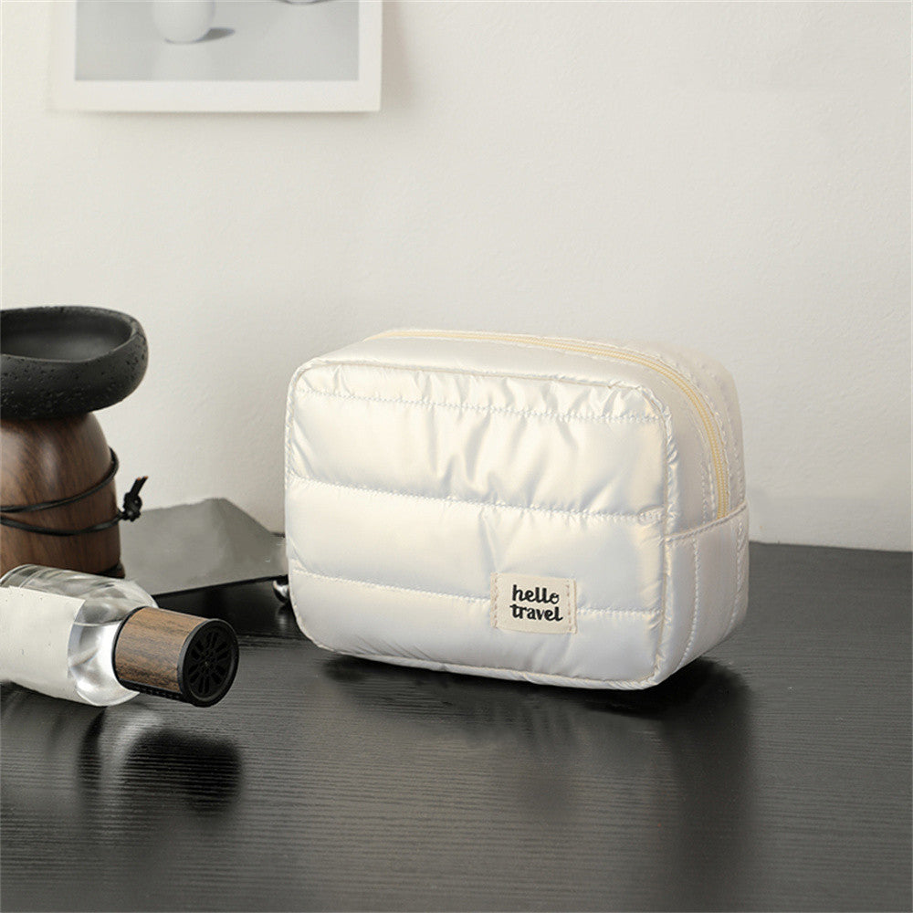 Sac de maquillage élégant de taille moyenne avec finition perle subtileElégant et spacieux