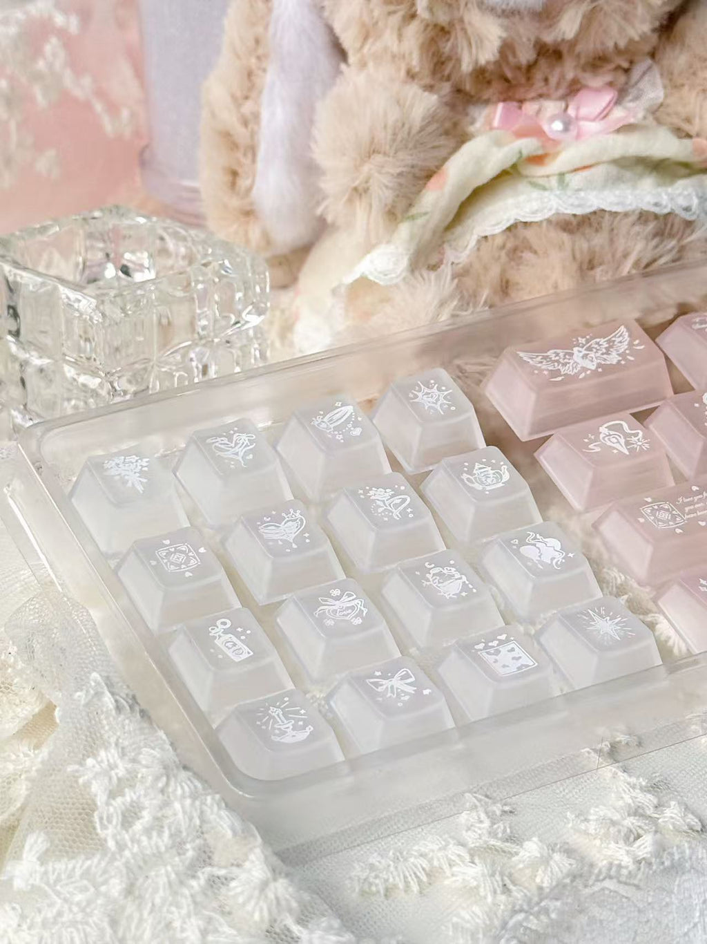Huajian Zhi Yue Keycaps Transparent and Translucent Production