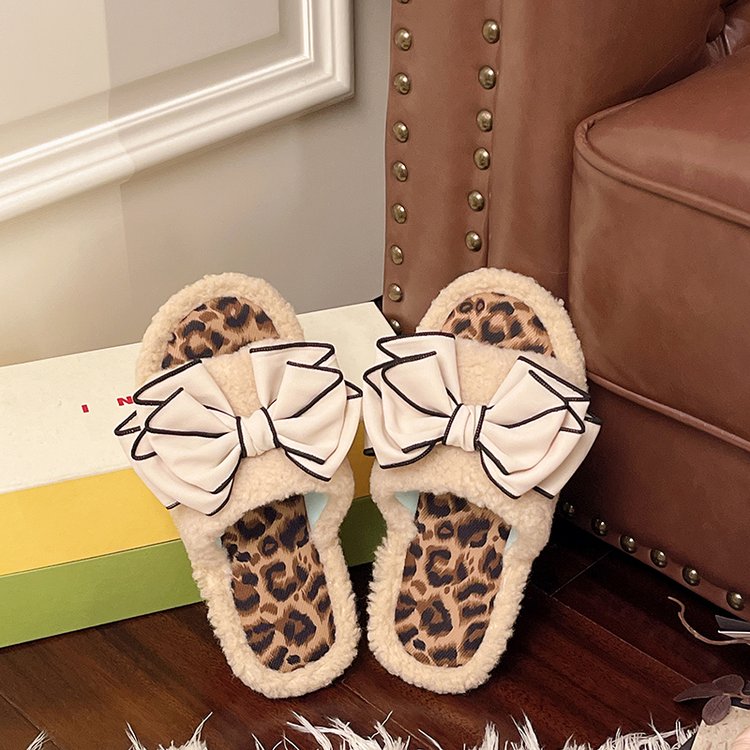 Pantoufles de fourrure chaude en peluche de style coréen pour femmes