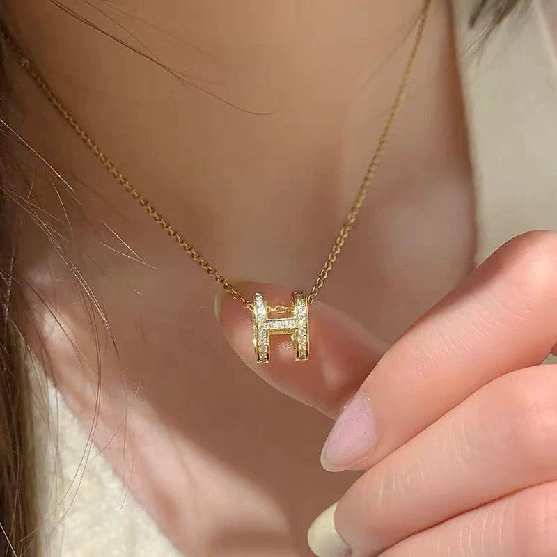Chic collier chaîne perle de sweater Faux femmes Niche de luxe collier de col de tempérament Chai