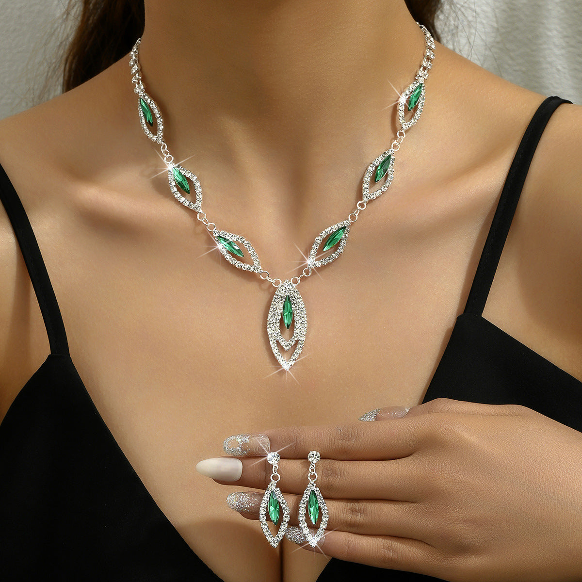 Style Collier et boucle d'oreille de la goutte d'eau Hollow-Out