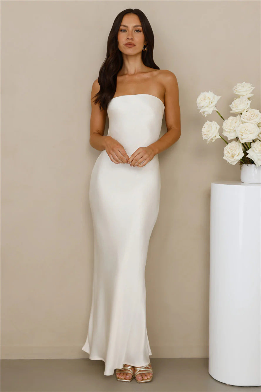 Women's sleeveless long dress without lace