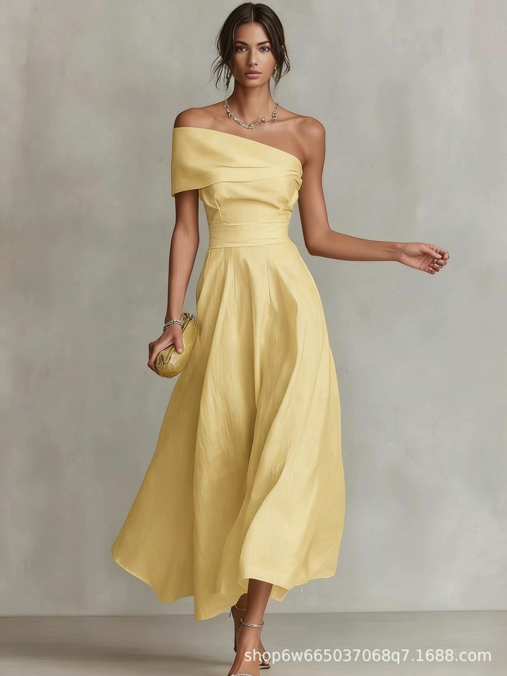 Robe sans dos d'une épaule de couleur solide pour femme