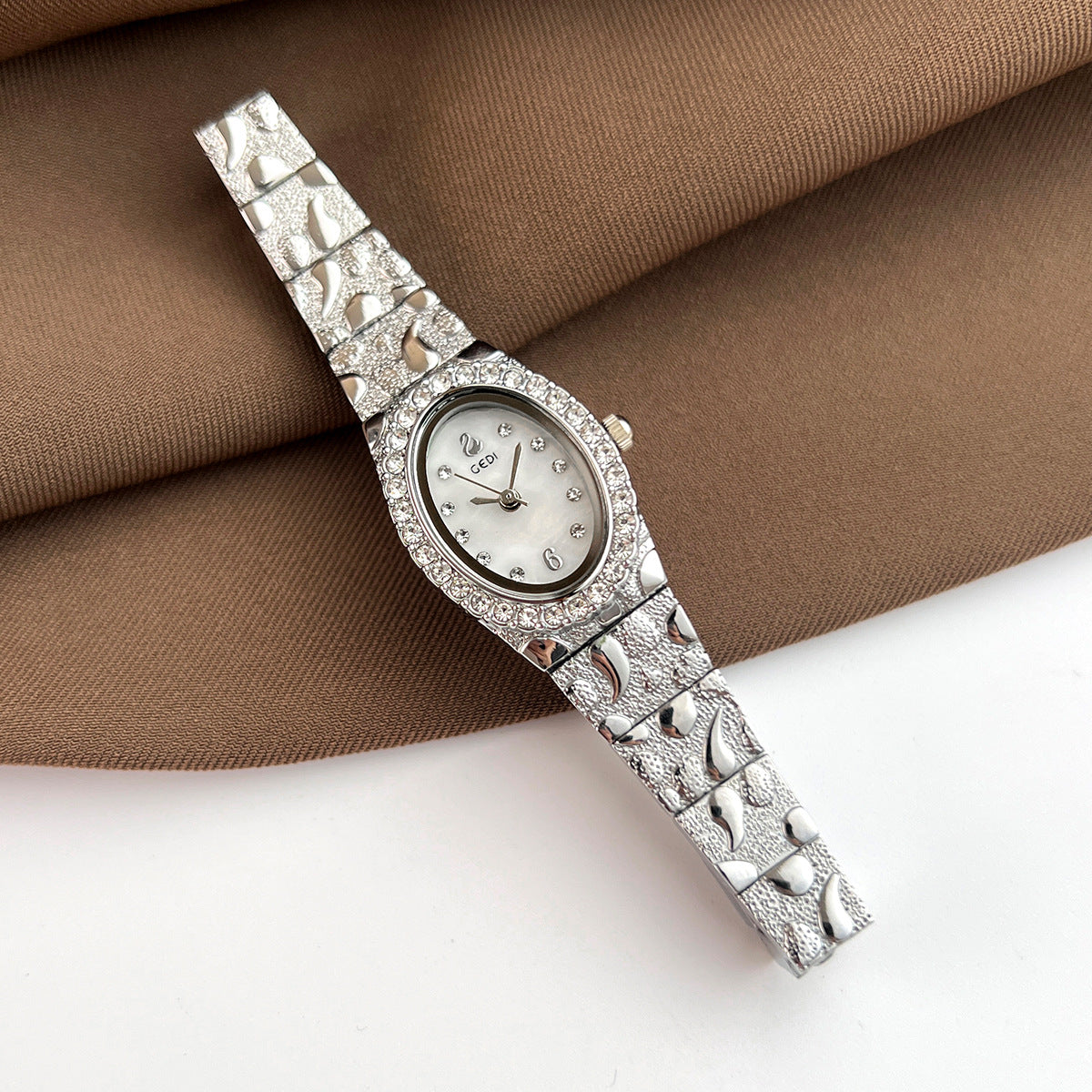 Rare et exquise montre cadran quartz