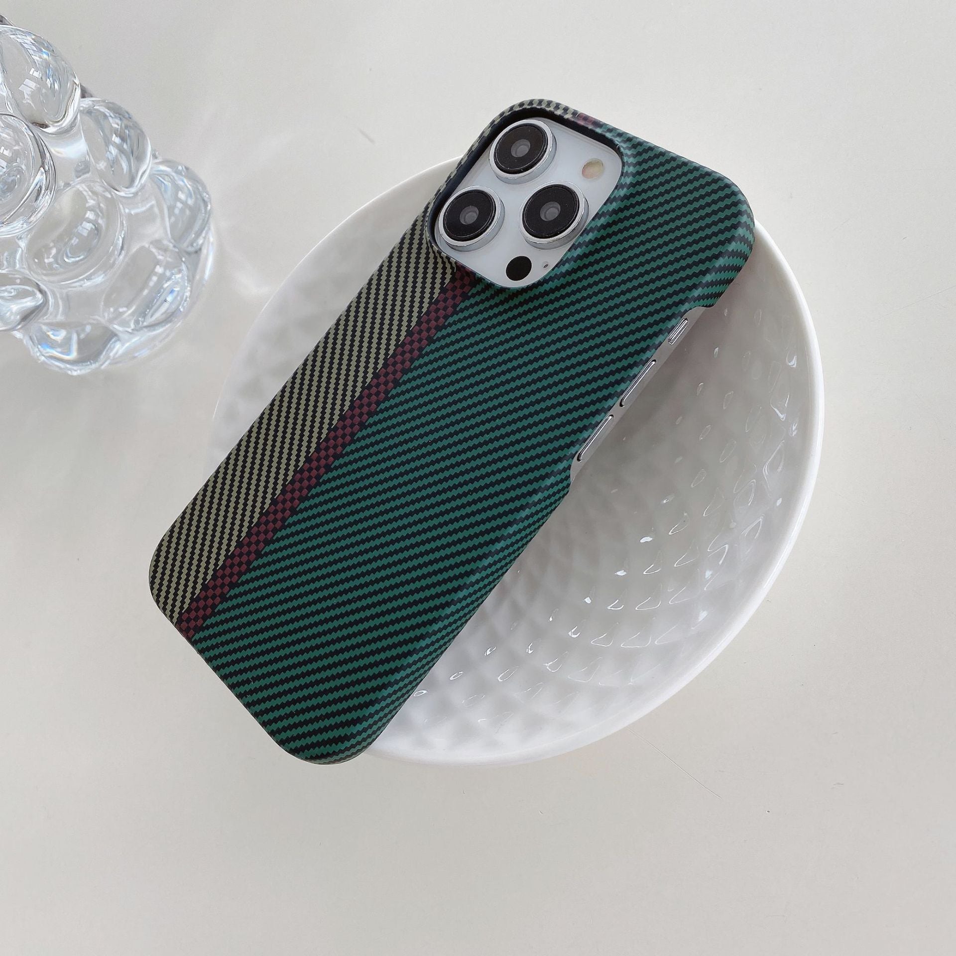 Coque rigide rayée de piste Tide demi-paquet Carbon Fiber Phone Shell