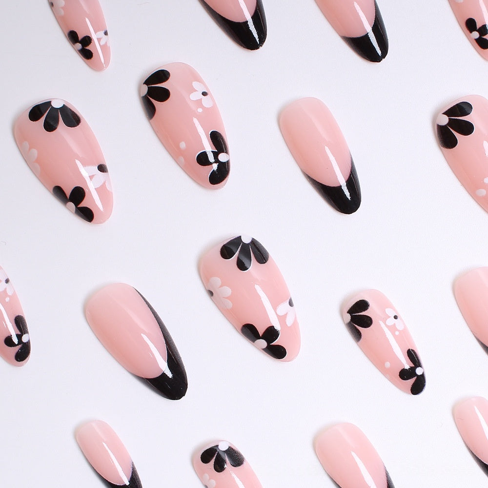 Set de 24 pièces de conseils d'ongles à porter avec des dessins de fleurs