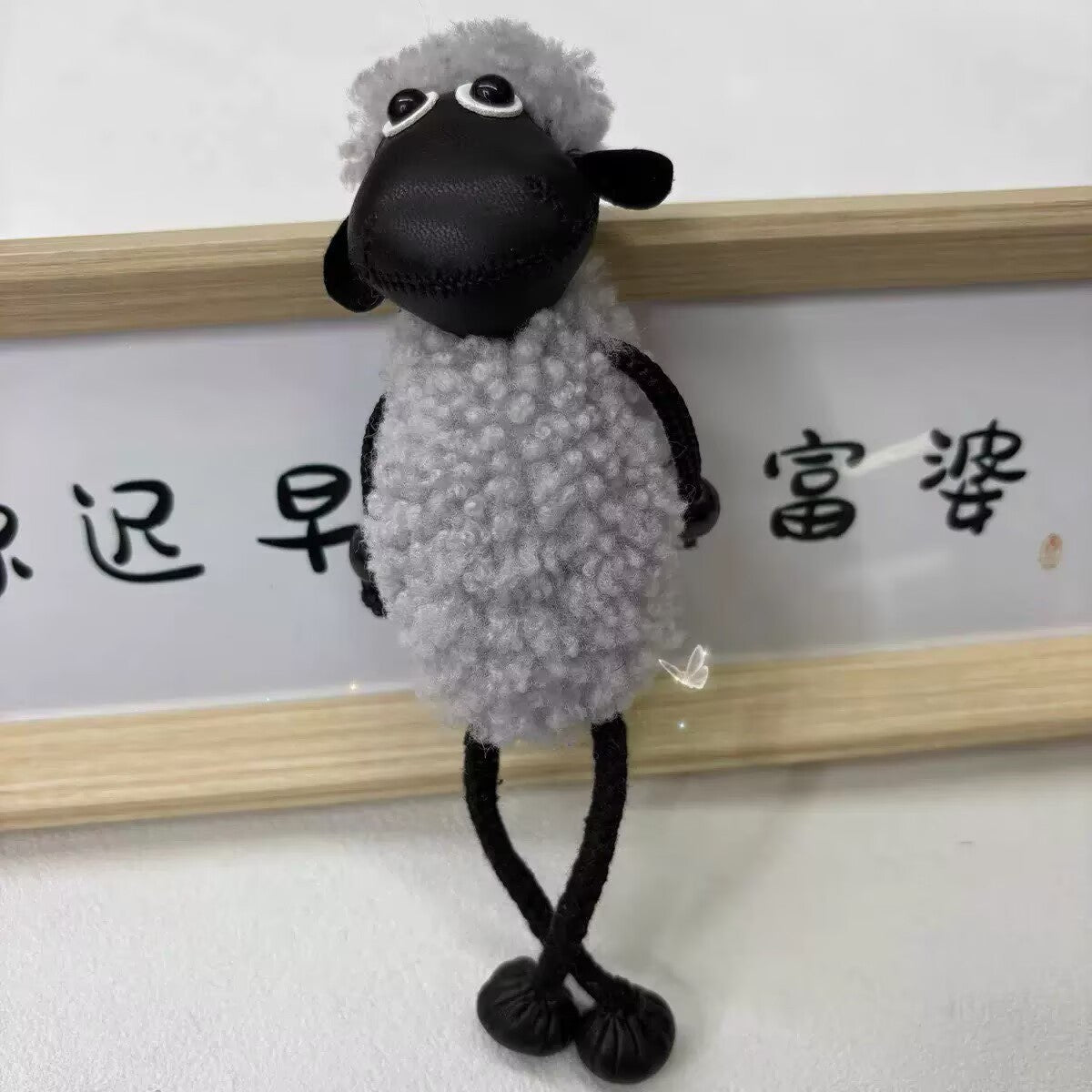 Porte-clés mignon et moelleux en peluche de petit mouton